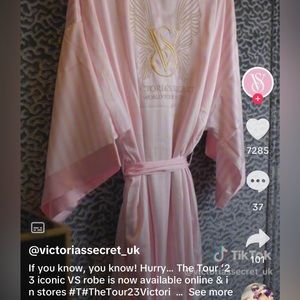 Victoria’s Secret iconic tour 2023 satin pink stripe robe gold Angel size XS